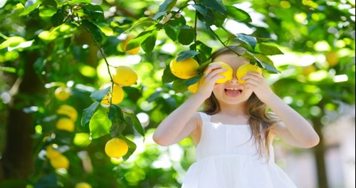 girl-lemons.jpg