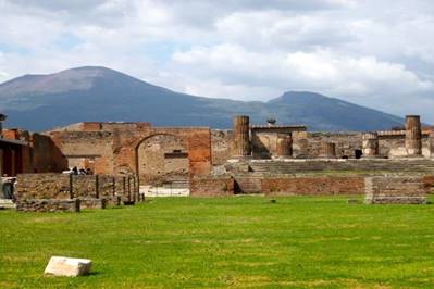 Amalfi Coast Vacation with Pompeii Tour